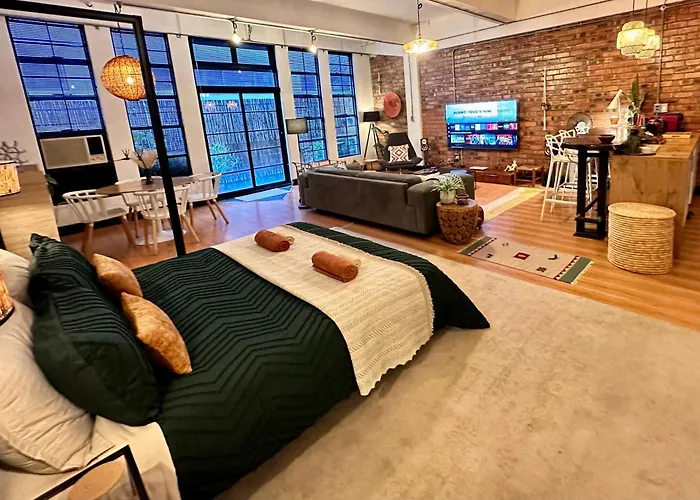Large Luxury City-Center Loft - King Bed - De Waterkant - Walk To & Top Restaurants & Nightlife Cape Town