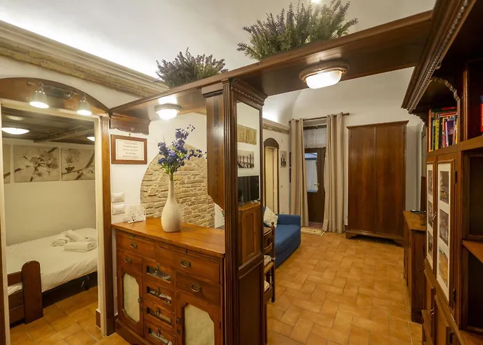 Romantic Piazza Navona Hideaway