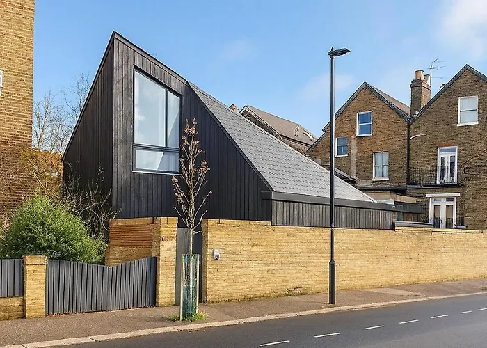 A Contemporary Designer Townhouse All To Yourself London