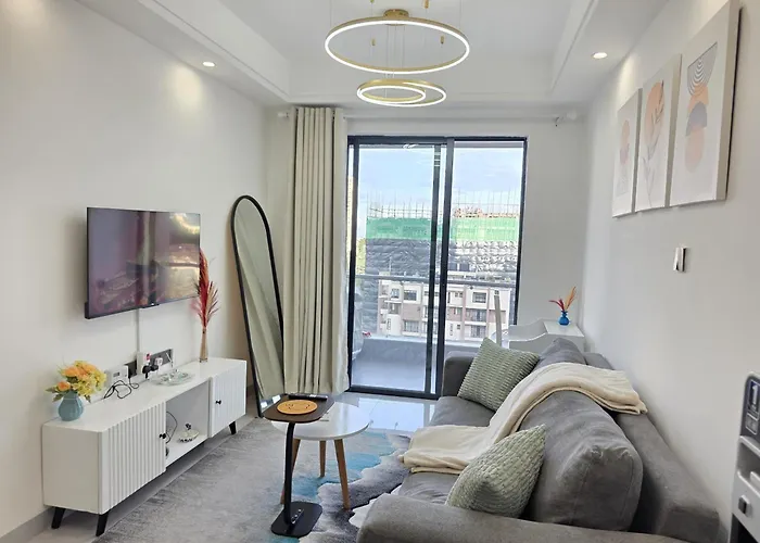 Serene Hideaway, 1 Br- Balcony, Heated Pool, Gym & Walk To Yaya Nairobi