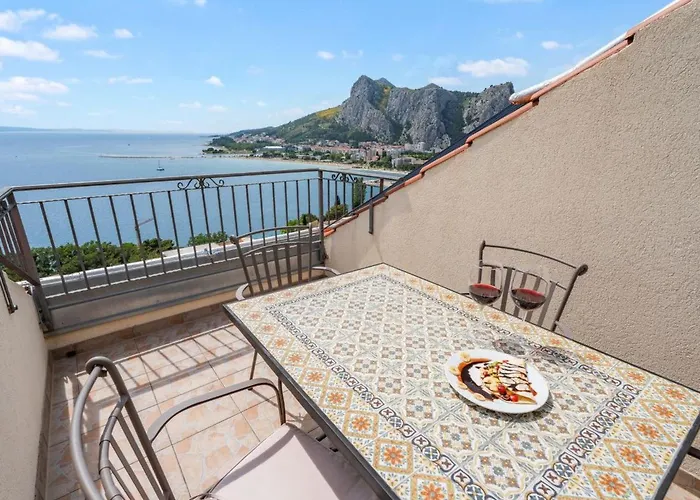 Apartment Ferienappartement Mit Zwei Meerblick-Balkonen By Interhome Omis