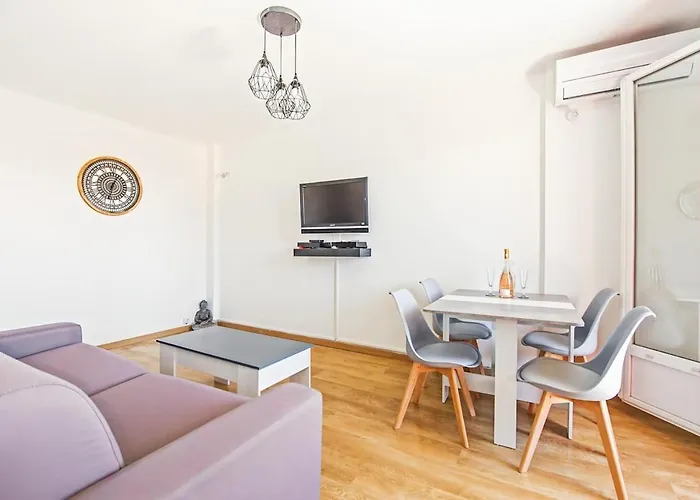 Espace Anahit 2 Piece Meuble Avec Balcon, Proche Tram Magnan Et Plages Bail Mobilite Nice