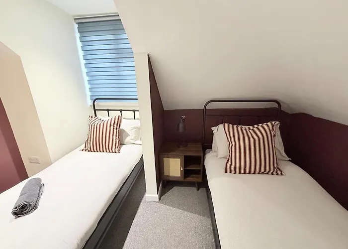 Rustic Apartment On Quiet Street, Free Parking! Southampton