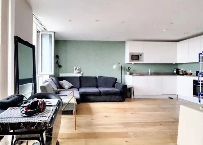 Luxury Apartment Vibrant London Retreat For Creatives