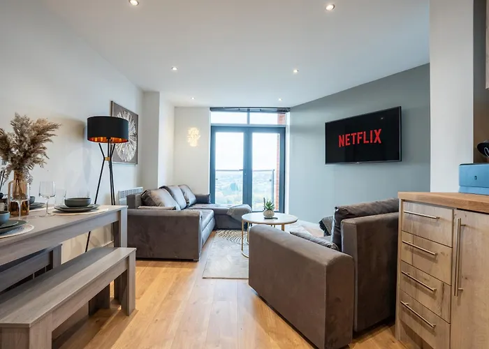 Leeds City Stay On The River - Sleeps 10 - Central