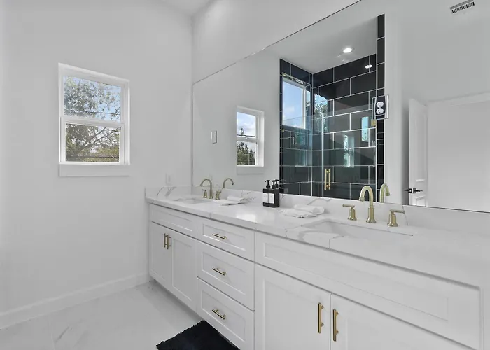 Spacious Family Home Close To Downtown & Med Center Houston