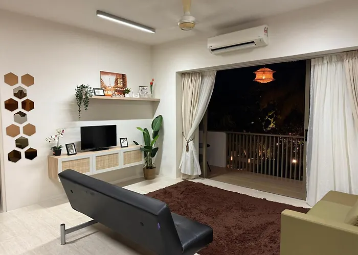 Azure Haven - Seaview Resort Home, By The Sea Batu Ferringhi