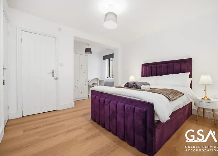 Stylish 2Br Flat By Golden Service Accommodation Holiday Lets Forest Gate London