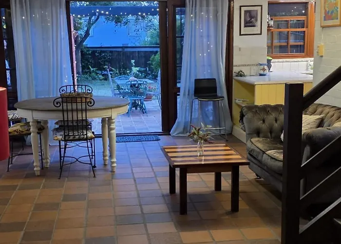 One Bdrm Garden & Piano Apt Brisbane