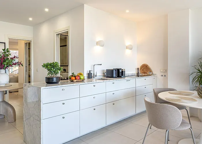Panoramic La Concha Views, Stylish 3Br, 5 Min To Banus Apartment Marbella