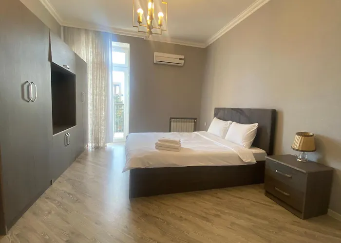 Spacious Central 3 Bedroom Apt By Boulevard, F1 View Baku