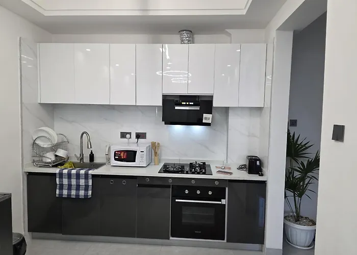 Serene Hideaway, 1 Br- Balcony, Heated Pool, Gym & Walk To Yaya Nairobi