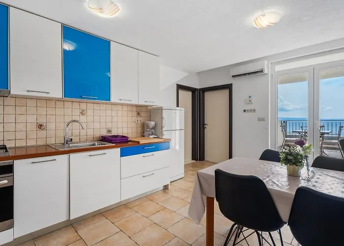 Apartment Ferienappartement Mit Zwei Meerblick-Balkonen By Interhome Omis