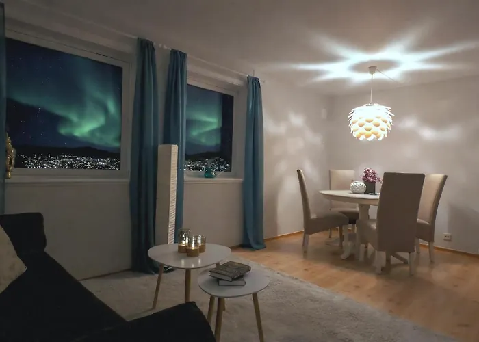 Hillside Top-Row Apartment, Stunning Views Tromso
