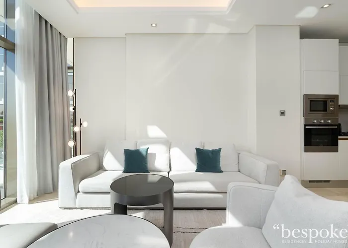Bespoke Holiday Homes - Elegant 2Br With Terrace In The 8 Palm Jumeirah Dubai