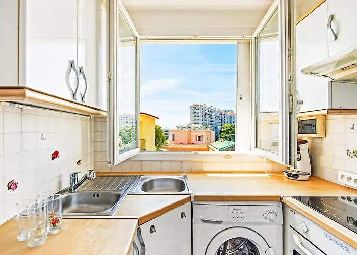 Espace Anahit 2 Piece Meuble Avec Balcon, Proche Tram Magnan Et Plages Bail Mobilite Nice