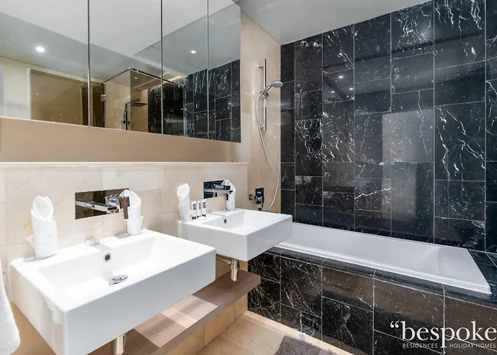 Bespoke Holiday Homes - Elegant 2Br With Terrace In The 8 Palm Jumeirah Dubai