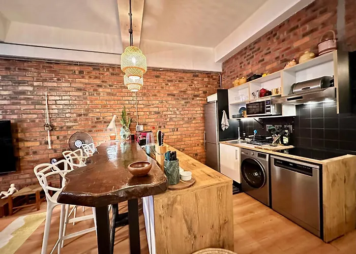 Large Luxury City-Center Loft - King Bed - De Waterkant - Walk To & Top Restaurants & Nightlife Cape Town