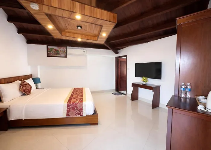 Threeway Riverside Villa Hoi An