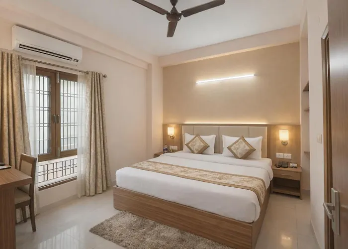 Glinzer Noida Hotel