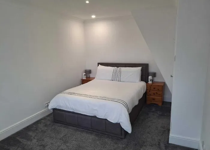 Cosy 2-Bed House In Manchester