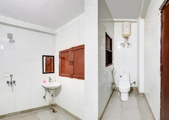 Hotel Royal - Hauz Khas Village Deer Park New Delhi