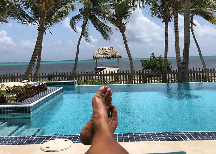 4 Bedroom Beach House Poolside Casita, Le Reve Belize San Pedro 