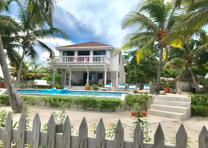 4 Bedroom Beach House Poolside Casita, Le Reve Belize San Pedro 
