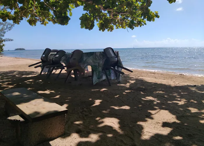 Fare Faaroa Lodge Raiatea