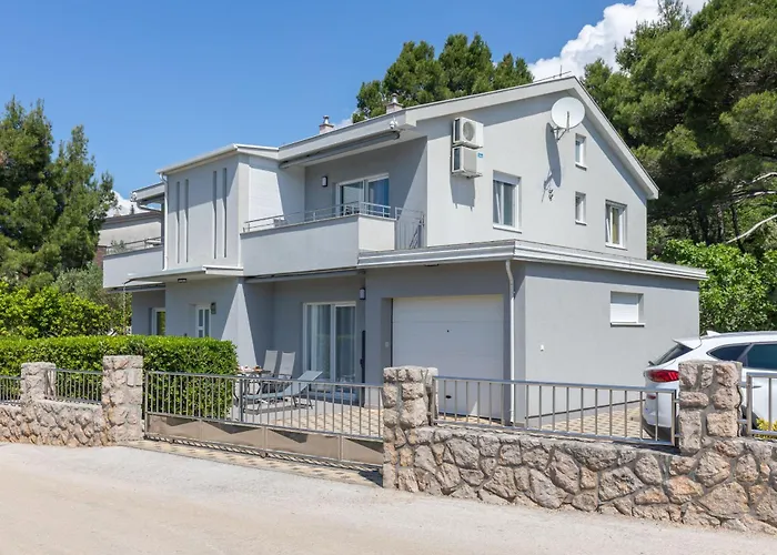 Sea & Stone Apartment No 1 In Starigrad