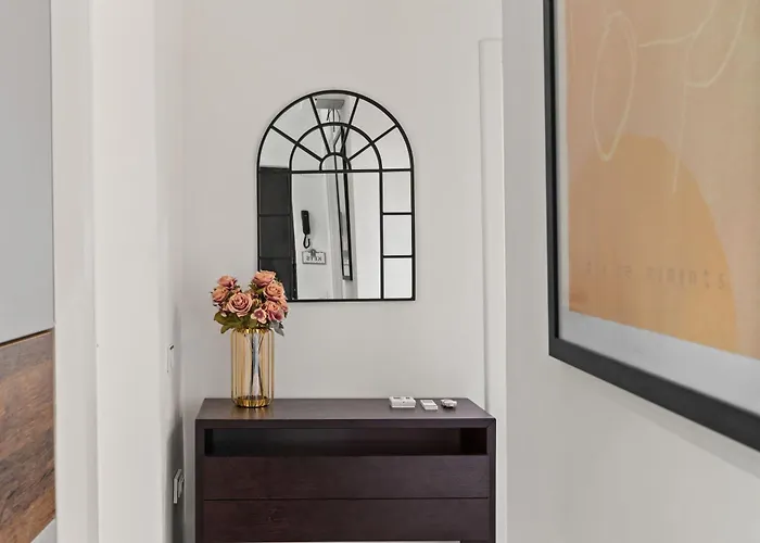 Monkey'S Den - Artistic 2Br Apartment With Balcony Bucharest