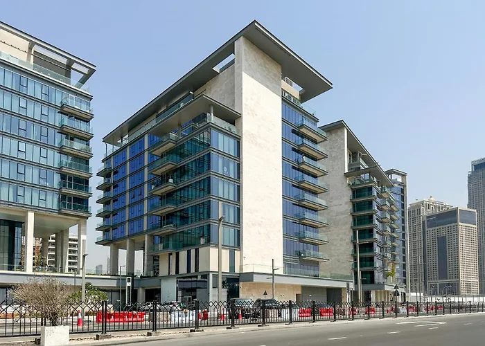 Serene 1Br Canalfront Living In Al Wasl Dubai