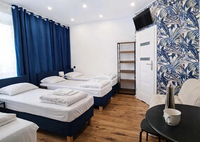 Hostel Helvetia - Private Rooms In City Center Warsaw