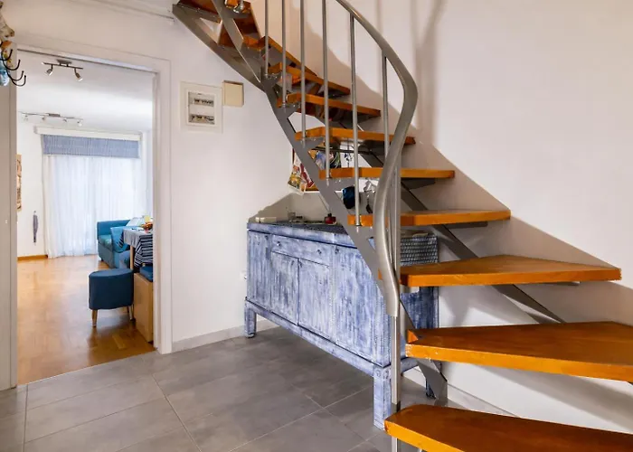 Seaside Escape With Balcony In Paleo Faliro Athens