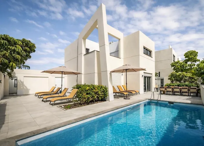 Villasroyale Trespalomas - An Iconic Villa For Elevated Getaways! Meloneras