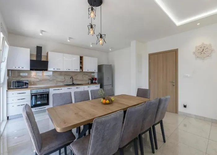 Luxury Villa La Nonna Ana - Heated Pool, Sea View, Near Split Kastela