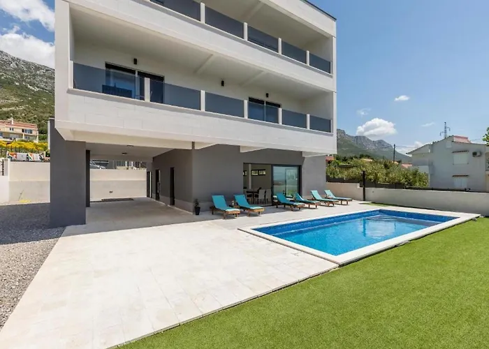 Luxury Villa La Nonna Ana - Heated Pool, Sea View, Near Split Kastela