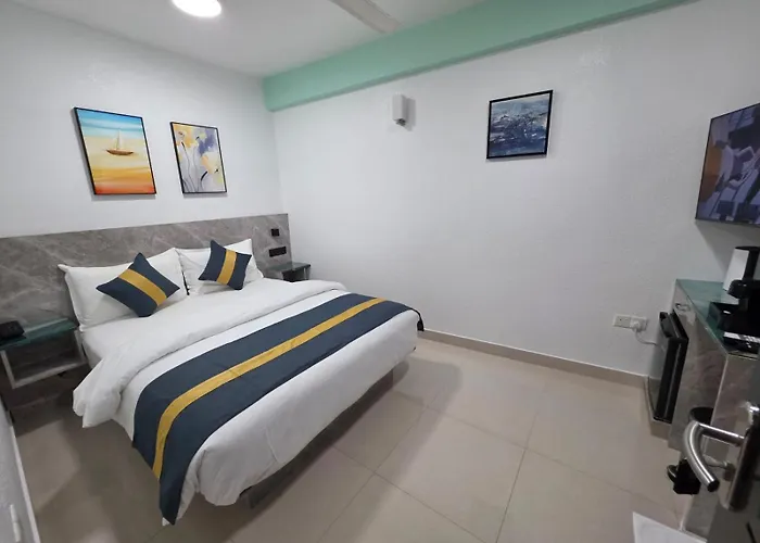 Tour Inn Male