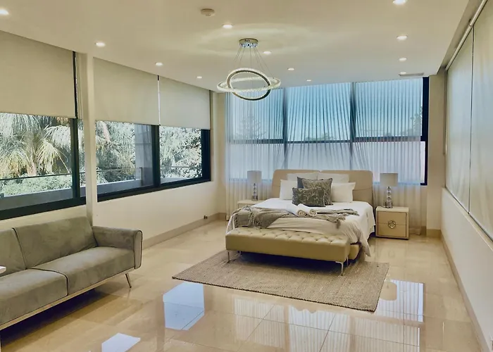 Beautiful 5Br, Short Drive To Olympic & Parklands Apartment Sydney