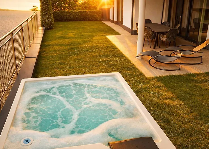 Heaven 7 Suite - Private Whirlpool & Garden Fuegen