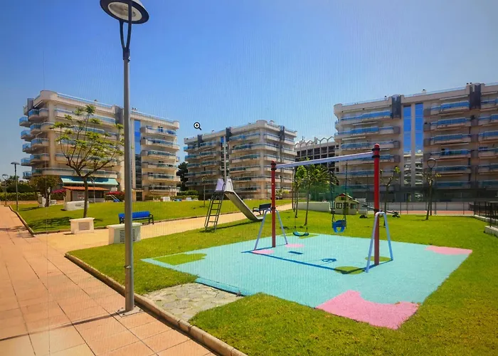 Larimar, Piscina Y Deportes En Salou