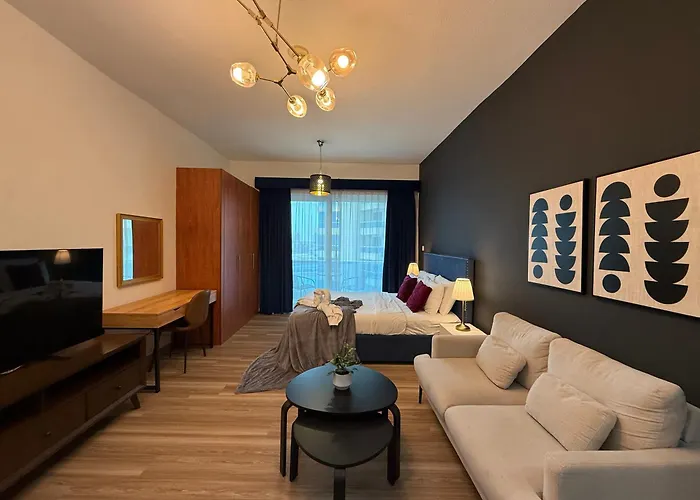 Rare Holiday Homes - Crescent Tower - Impz - Dubai Production City - R704