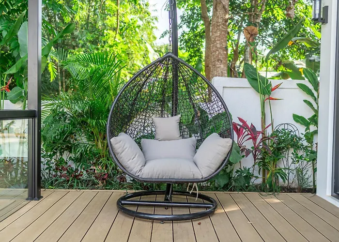 Julia - Luxurious Villa With Panoramic Jungle Views And Expansive Pool Ubud 