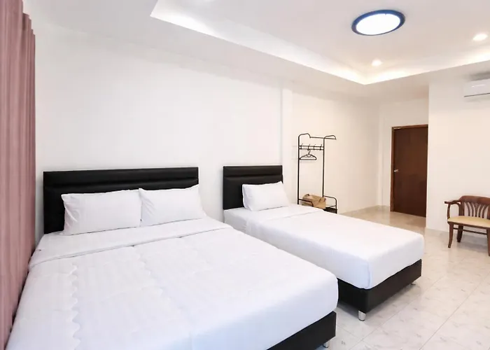 Chawee Pool Villa Cha-Am