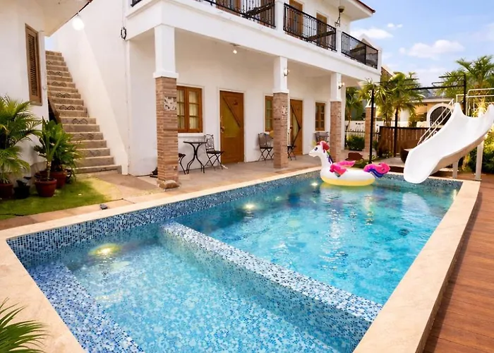 Chawee Pool Villa Cha-Am