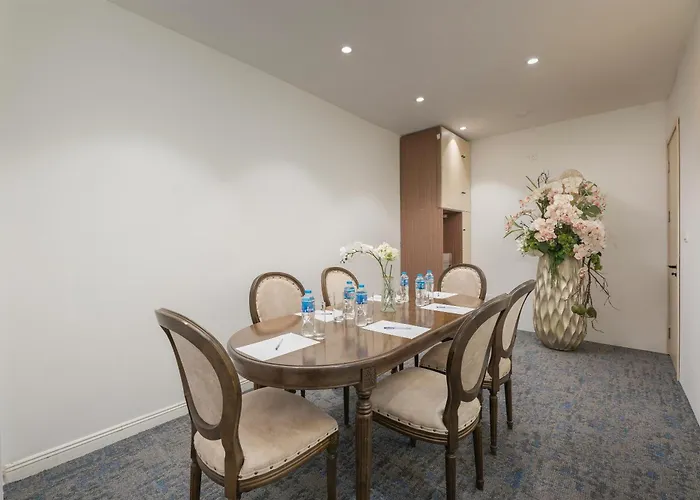 Westlake Suites Xuan Dieu Hanoi