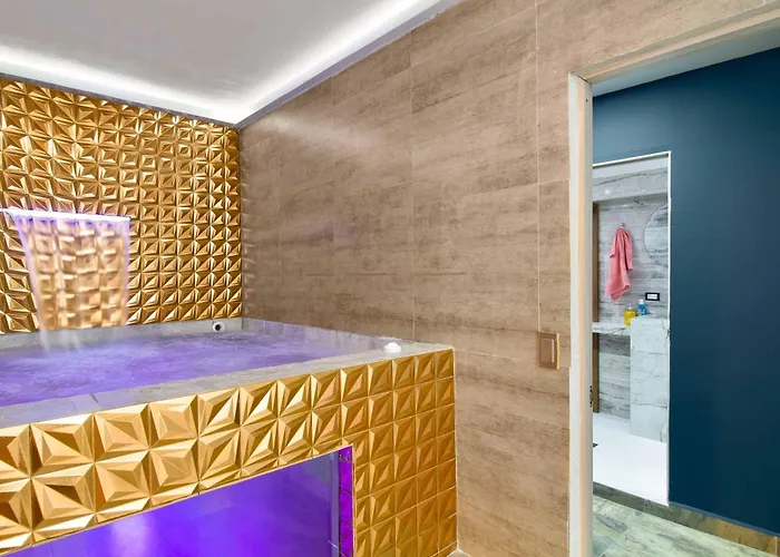 Provenza! Golden Jacuzzi - 5Br Only 1 Block From Lleras Apartment Medellin