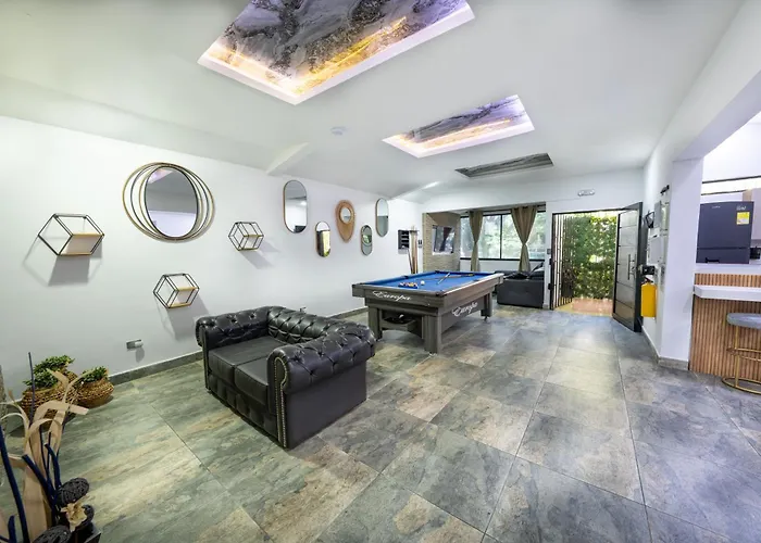 Provenza! Golden Jacuzzi - 5Br Only 1 Block From Lleras Apartment Medellin