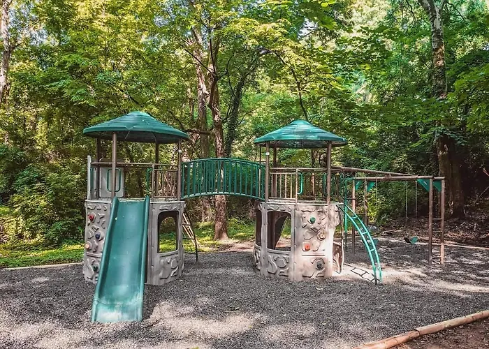 Papa Cabin Tiny Log Home Comfort In Rustic Bliss Chattanooga