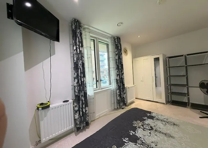 Charming Lux Homestay Near London Excel, O2 & Easy Access To Central London